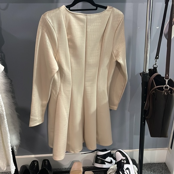 Cream long sleeve ASOS dress - Picture 2 of 2